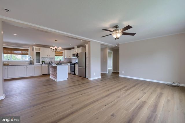 101 FAWN MEADOW CT, Lancaster, PA 17603