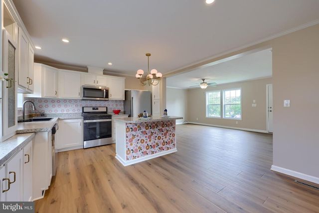 101 FAWN MEADOW CT, Lancaster, PA 17603