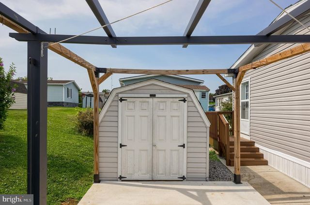 101 FAWN MEADOW CT, Lancaster, PA 17603
