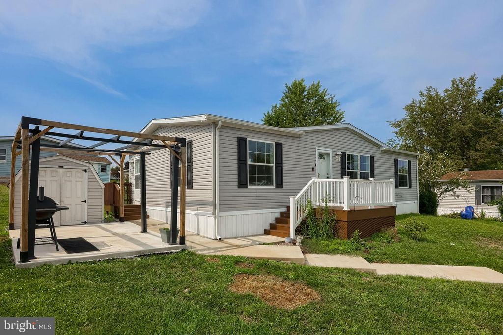 101 FAWN MEADOW CT, Lancaster, PA 17603