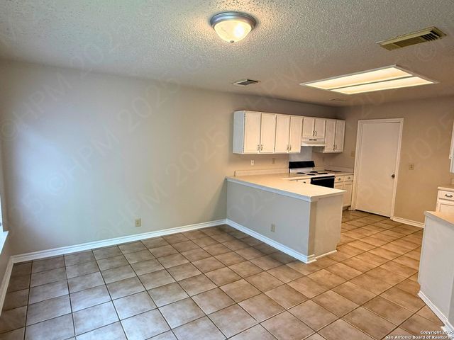 7655 HEATHRIDGE, San Antonio, TX 78250