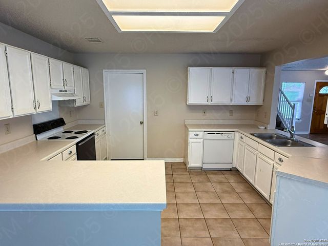 7655 HEATHRIDGE, San Antonio, TX 78250