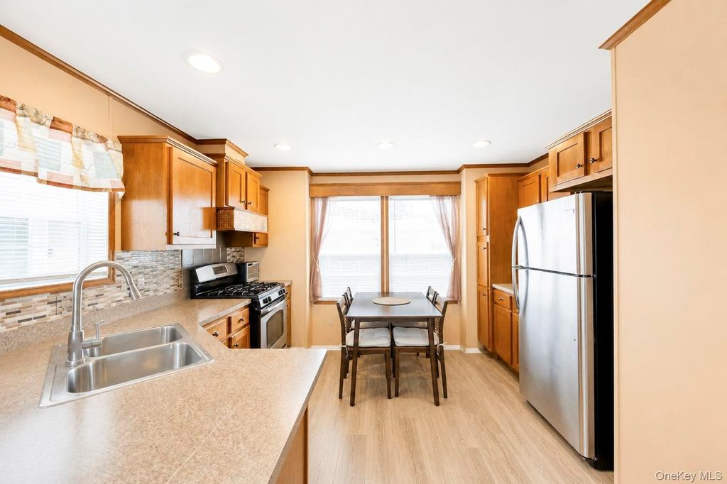600 Broadway M10, Amityville, NY 11701 — photo 5