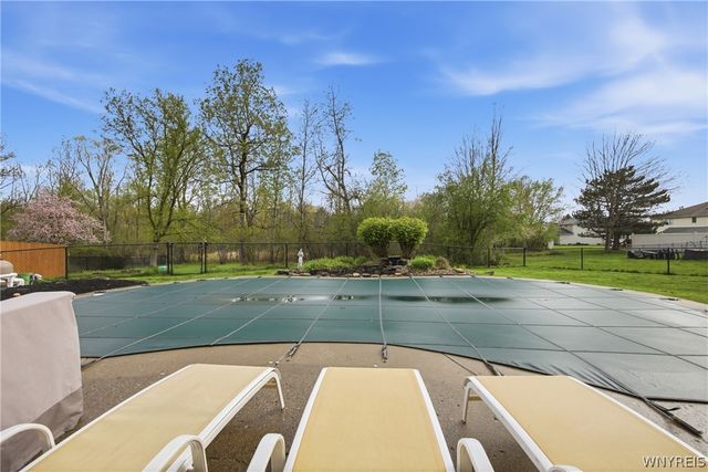 14 Centennial Court, West Seneca, NY 14224