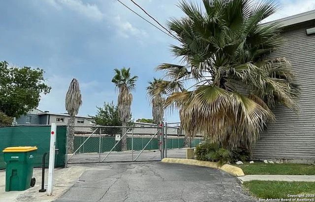 255 E Rampart Dr Unit 211, San Antonio, TX 78216