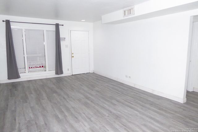 255 E Rampart Dr Unit 211, San Antonio, TX 78216