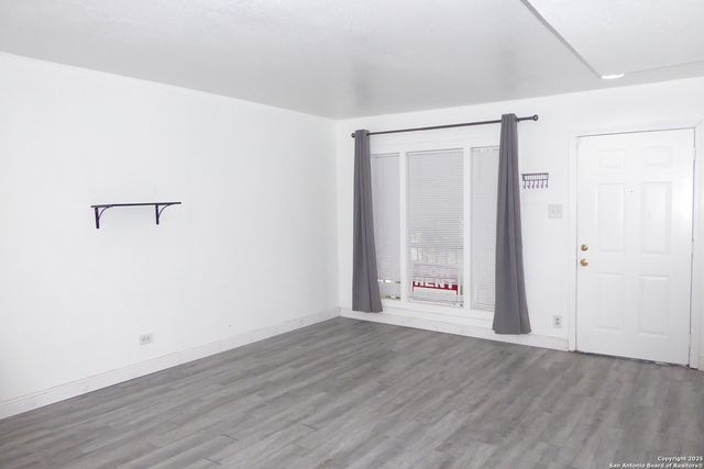 255 E Rampart Dr Unit 211, San Antonio, TX 78216