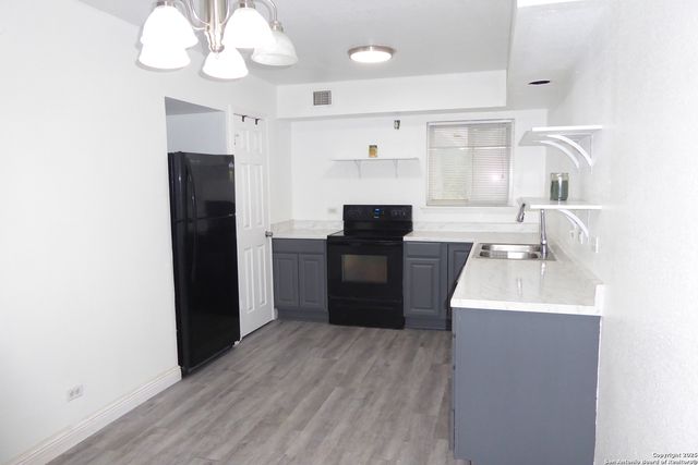 255 E Rampart Dr Unit 211, San Antonio, TX 78216