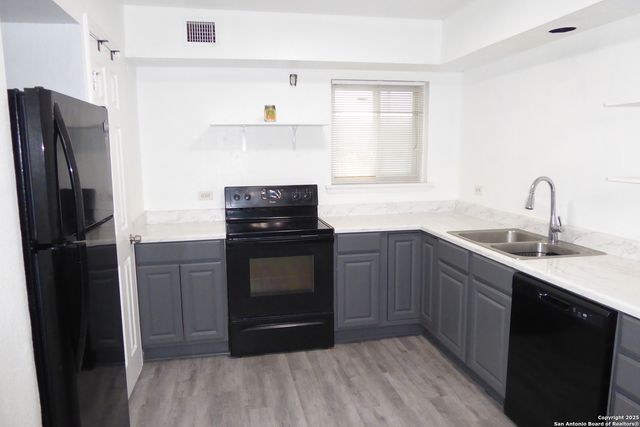 255 E Rampart Dr Unit 211, San Antonio, TX 78216