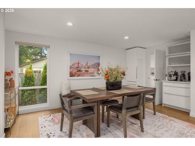 19025 INDIAN SPRINGS Cir, Lake Oswego, OR 97035