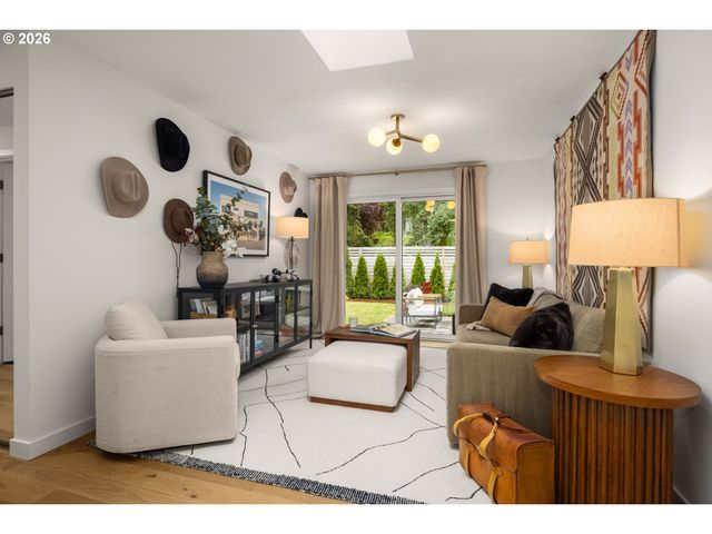 19025 INDIAN SPRINGS Cir, Lake Oswego, OR 97035