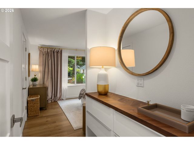 19025 INDIAN SPRINGS Cir, Lake Oswego, OR 97035
