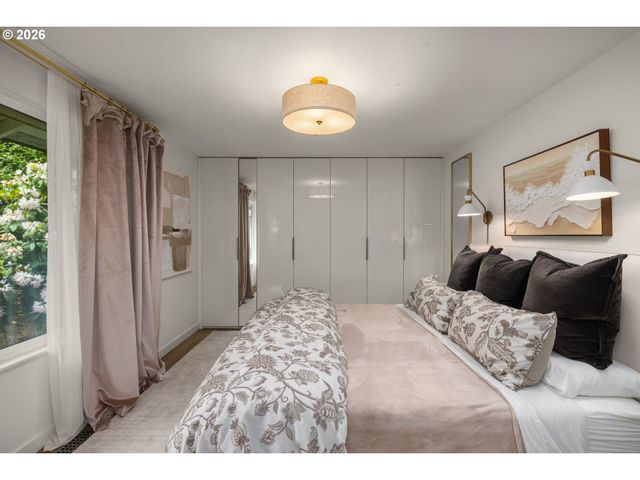 19025 INDIAN SPRINGS Cir, Lake Oswego, OR 97035