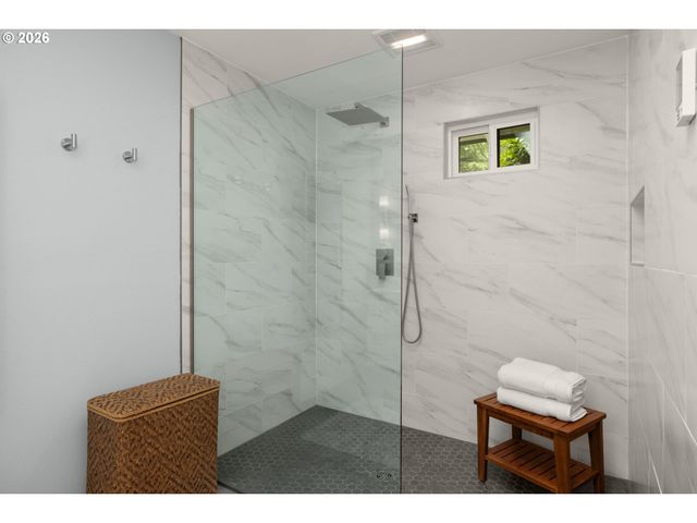 19025 INDIAN SPRINGS Cir, Lake Oswego, OR 97035