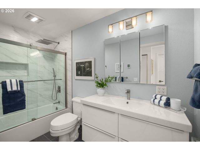 19025 INDIAN SPRINGS Cir, Lake Oswego, OR 97035