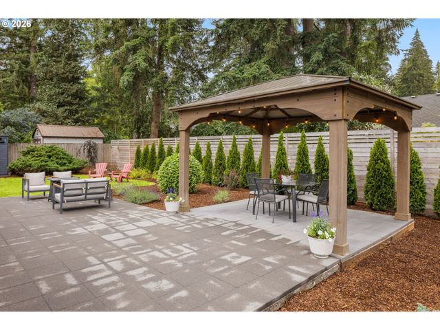 19025 INDIAN SPRINGS Cir, Lake Oswego, OR 97035