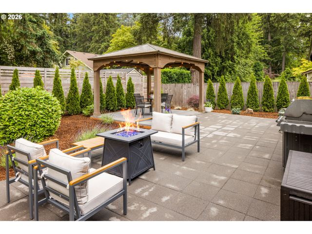 19025 INDIAN SPRINGS Cir, Lake Oswego, OR 97035
