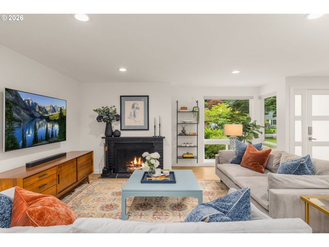 19025 INDIAN SPRINGS Cir, Lake Oswego, OR 97035