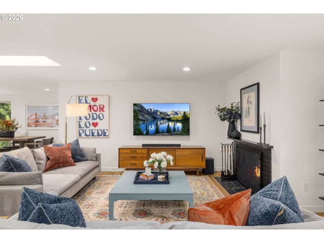19025 INDIAN SPRINGS Cir, Lake Oswego, OR 97035