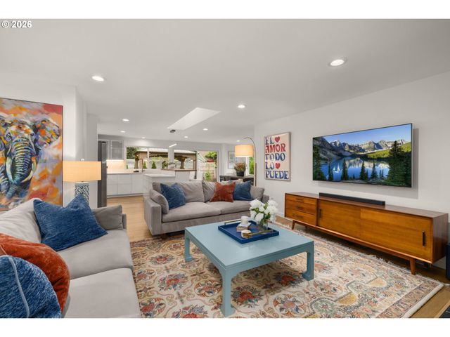 19025 INDIAN SPRINGS Cir, Lake Oswego, OR 97035