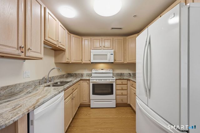 70 Southwick Court 204, Cheshire, CT 06410