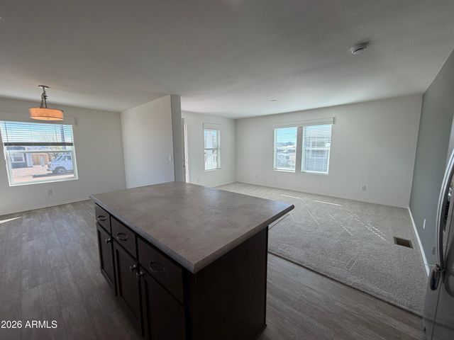 400 W VENICE Way, Paulden, AZ 86334