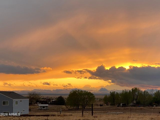 400 W VENICE Way, Paulden, AZ 86334