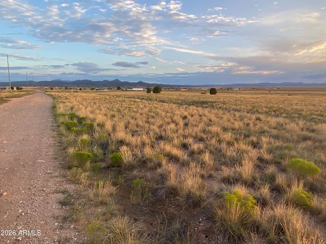 400 W VENICE Way, Paulden, AZ 86334