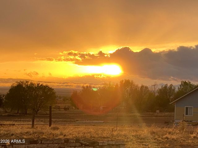 400 W VENICE Way, Paulden, AZ 86334
