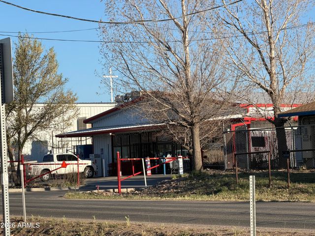 400 W VENICE Way, Paulden, AZ 86334