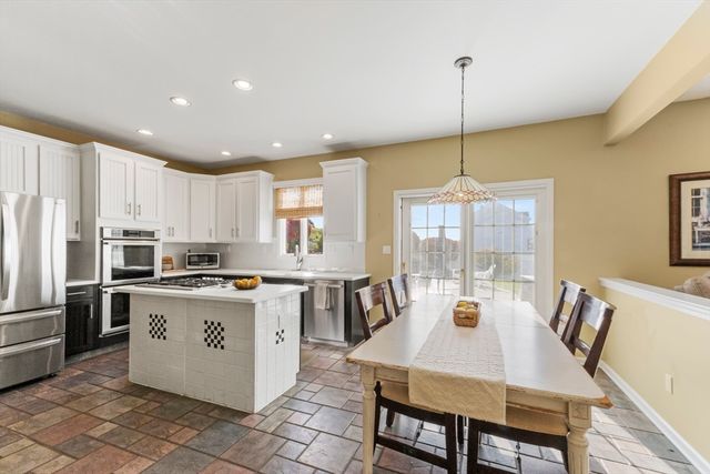 25 Knight Way, Marlborough, MA 01752