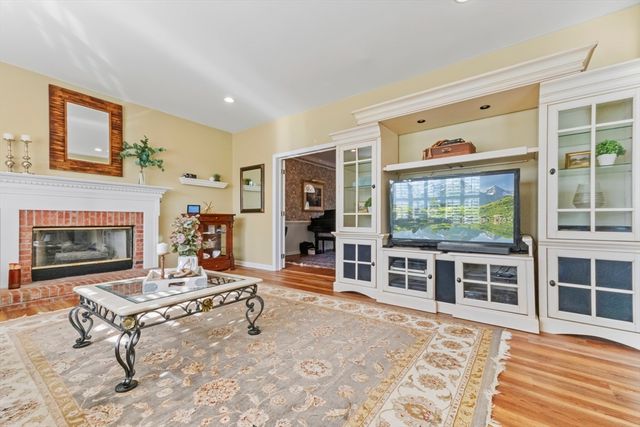 25 Knight Way, Marlborough, MA 01752