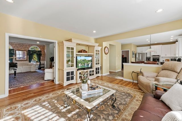 25 Knight Way, Marlborough, MA 01752