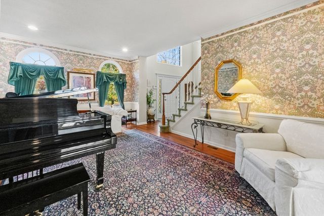 25 Knight Way, Marlborough, MA 01752