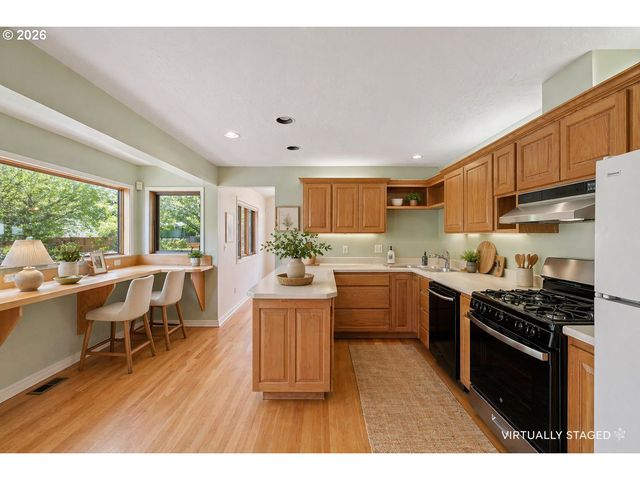 84 GREEN Ln, Eugene, OR 97404