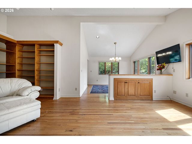 84 GREEN Ln, Eugene, OR 97404