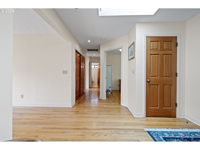 84 GREEN Ln, Eugene, OR 97404