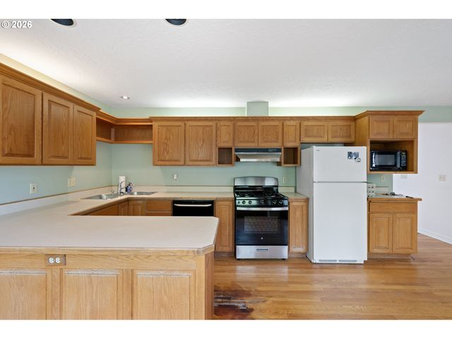 84 GREEN Ln, Eugene, OR 97404