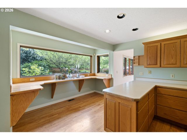 84 GREEN Ln, Eugene, OR 97404