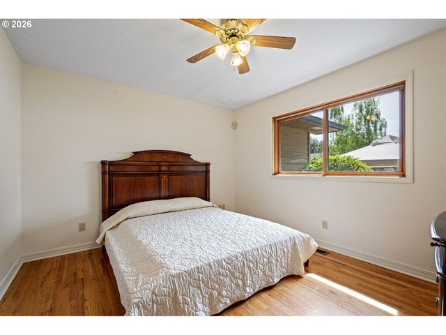 84 GREEN Ln, Eugene, OR 97404