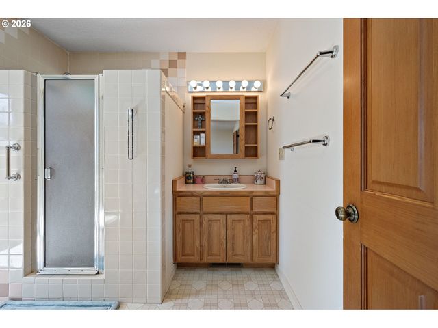 84 GREEN Ln, Eugene, OR 97404