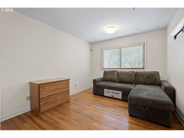 84 GREEN Ln, Eugene, OR 97404