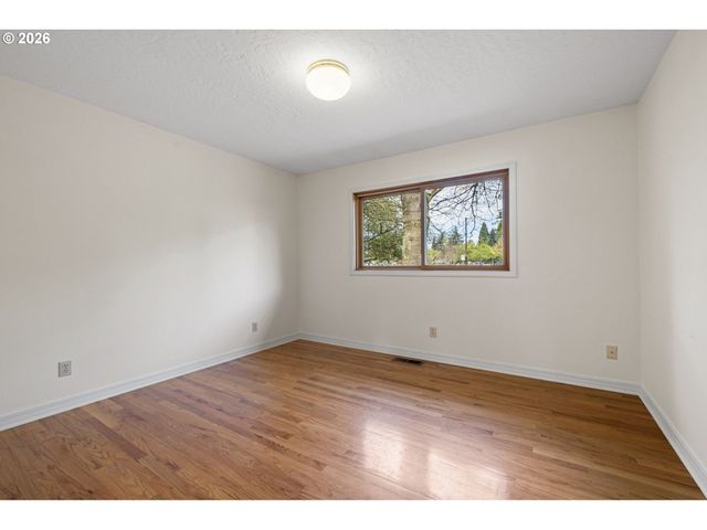 84 GREEN Ln, Eugene, OR 97404
