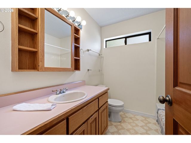 84 GREEN Ln, Eugene, OR 97404