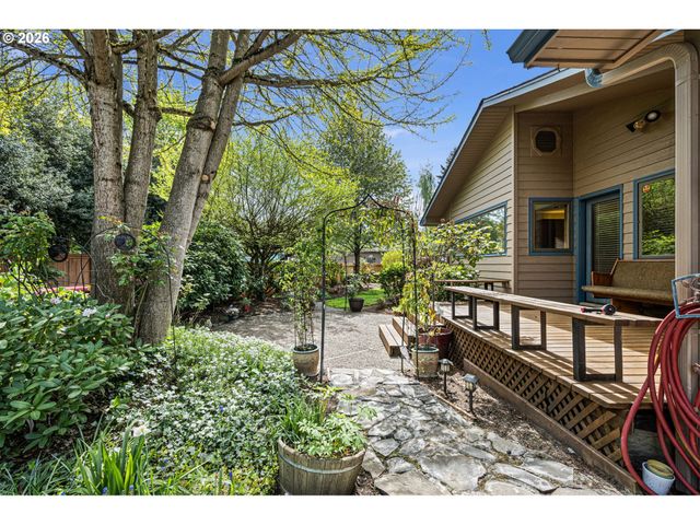 84 GREEN Ln, Eugene, OR 97404