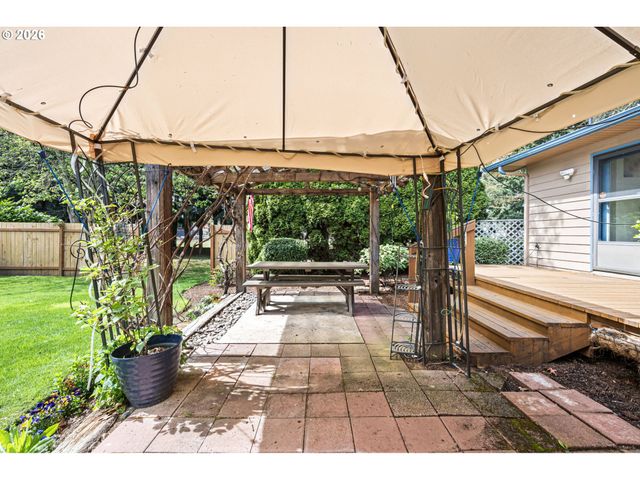 84 GREEN Ln, Eugene, OR 97404