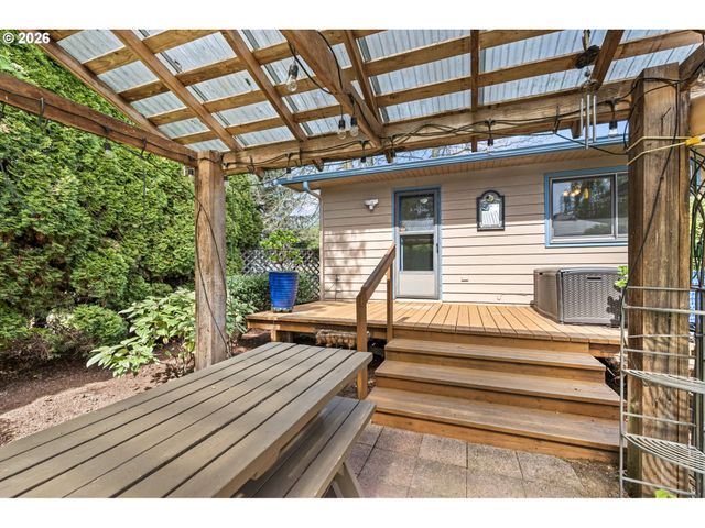 84 GREEN Ln, Eugene, OR 97404