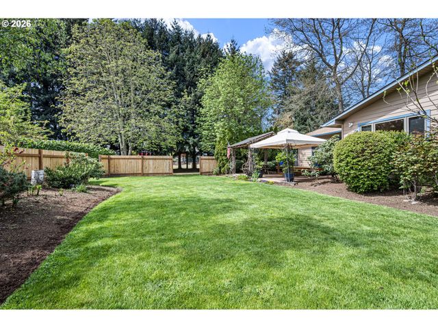 84 GREEN Ln, Eugene, OR 97404