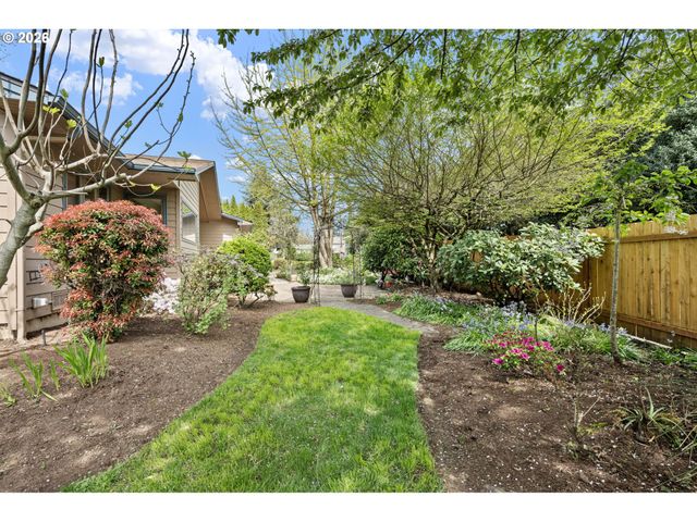 84 GREEN Ln, Eugene, OR 97404