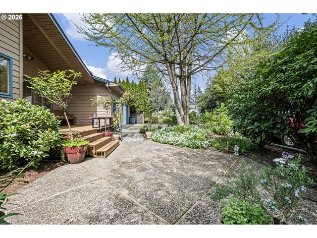 84 GREEN Ln, Eugene, OR 97404